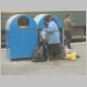 23. een dakloze vrouw op het perron.JPG